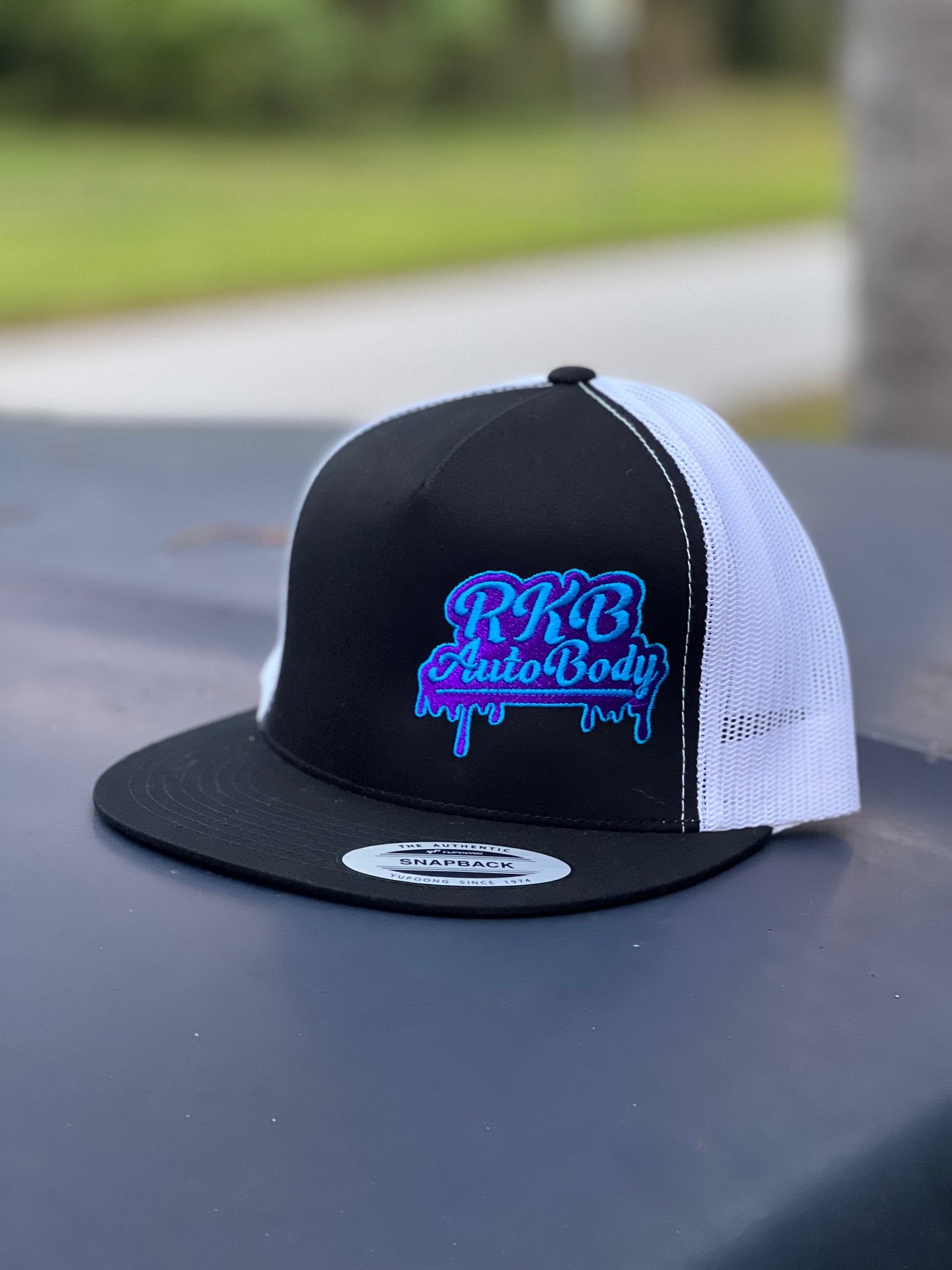 WHITE MESH TRUCKER HAT